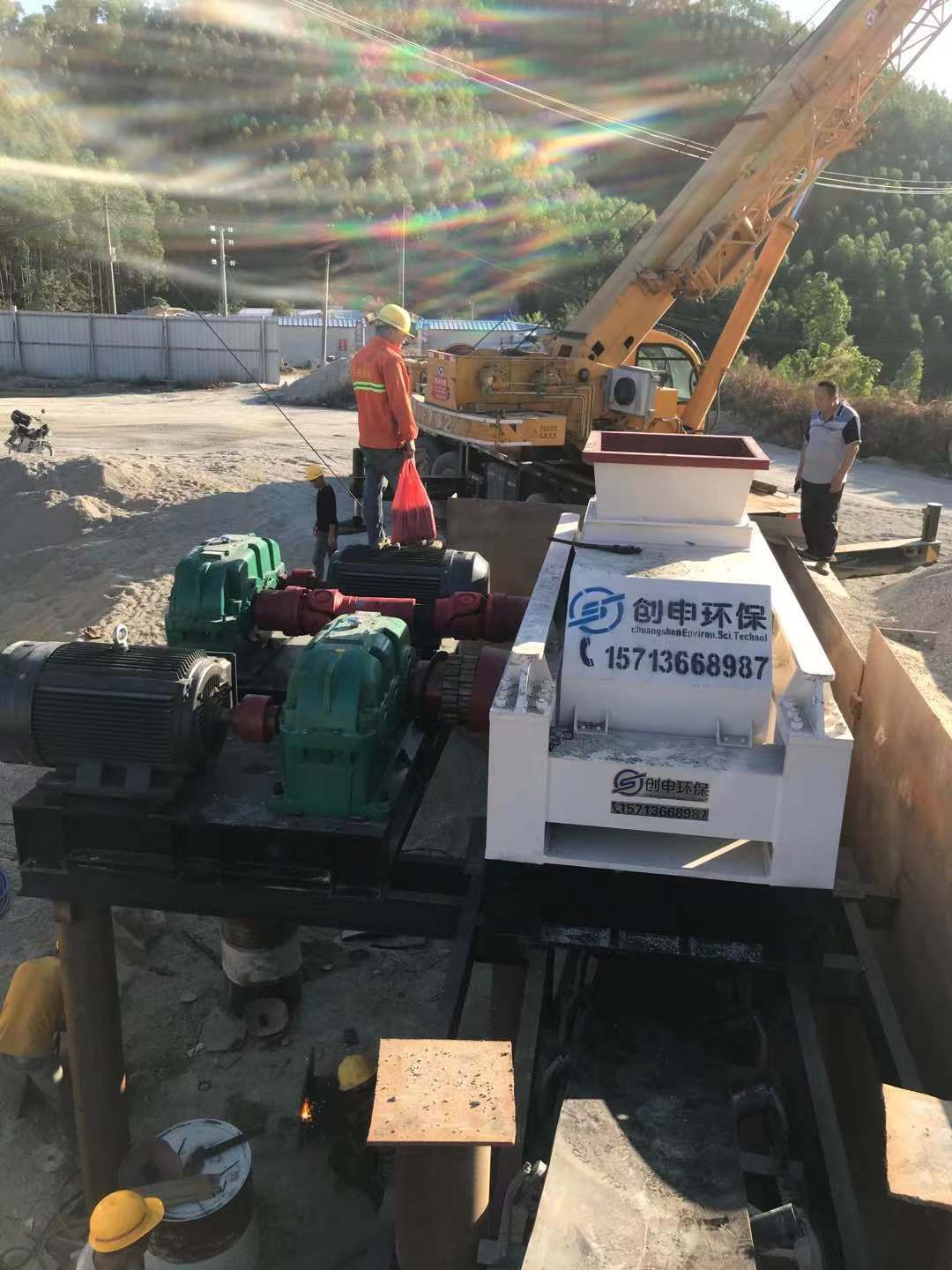 全液壓對輥制砂機(jī)生產(chǎn)廠家